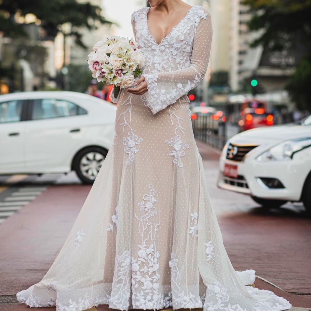 Designer Tulle wedding dress
Italian poa, with Lebanese tulle.